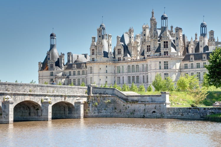 Photo of the superb Château de Chambord in Poitiers , France