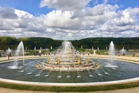 Excursão guiada privada ao Palácio de Versalhes e Giverny saindo de Paris - sem filas