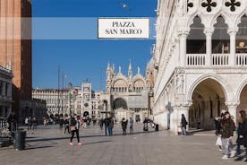 Incontournable de Venise : Palais des Doges, Basilique dorée et visite guidée de la région de Saint-Marc