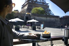 Crucero turístico por el río Sena y almuerzo en Le Bistro Parisien