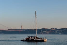 Sonnenuntergangserlebnis – Bootsfahrt in Lissabon mit Musik und einem Getränk