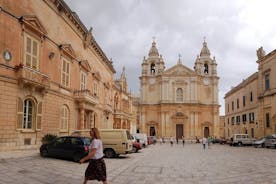 Entrada a la catedral y al museo de Mdina