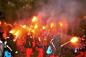 Vivi la Catalogna: Tour del Correfoc (corsa tra i fuochi d'artificio) da Barcellona