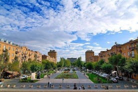 Ryhmäkierros: Kiertoajelu- ja kävelykierros Jerevanissa, Erebuni-museo ja linnoitus