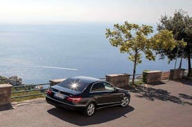 Excursão de um dia pela costa de Amalfi saindo de Sorrento com um motorista particular que fala inglês