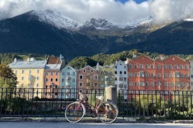 Tour autoguiado de 1,5 horas por Innsbruck: historias emocionantes, lugares para tomar fotografías y postres
