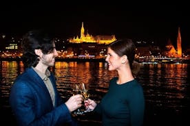 Dinercruise in de avond op de Donau in Boedapest