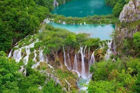 Zagrebista Splitiin yksityinen kuljetus kansallispuiston Plitvicen järvien opastetulla kierroksella