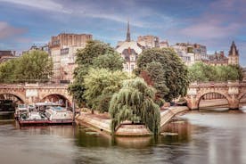 Paris Beginners Walking Tour with Photos, Must-Sees, Gems, Tips