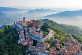 Volledige dagtrip van Zadar naar het middeleeuwse Motovun via schilderachtige routes en haltes