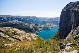 Walexcursie Stavanger: watervallen, grotten en rotstour op zee