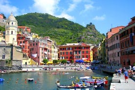 Cinque Terren turistikohokohdat yksityisellä koko päivän kiertueella paikallisen kanssa
