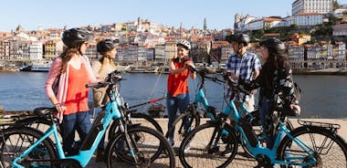 Oporto: Recorrido de 3 horas en bicicleta por el casco antiguo y la orilla del río: visita guiada