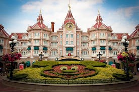 Yksityinen kuljetus Disneyland Parisista Charles de Gaullen tai Orlyn lentokentille