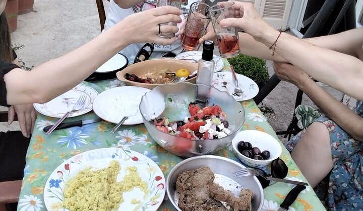 Laga mat och äta med lokalbefolkningen i Thessaloniki