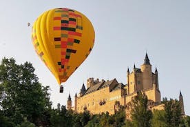 Paseo en globo aerostático sobre Toledo o Segovia con transporte opcional desde Madrid