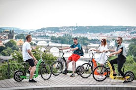 Visite panoramique en e-scooter de 1 heure et demie à Prague