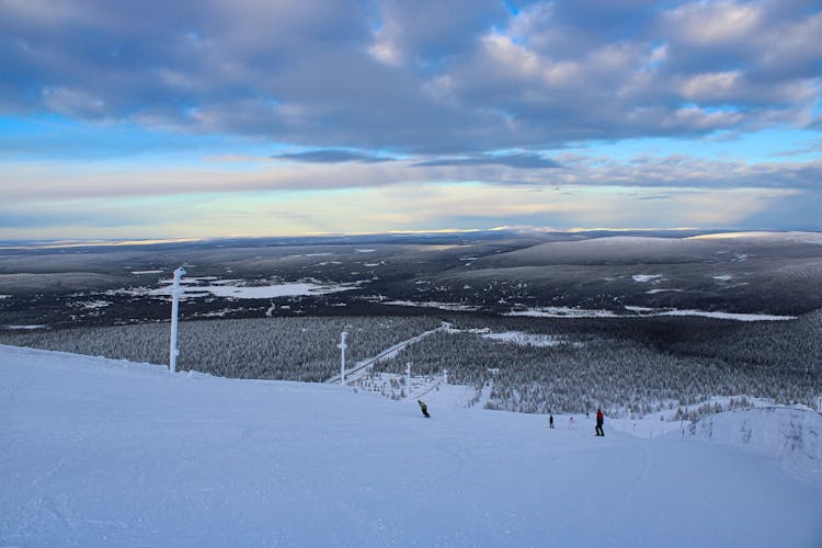 Photo of skiing and snowboarding in the solitude of finish Lapland.
