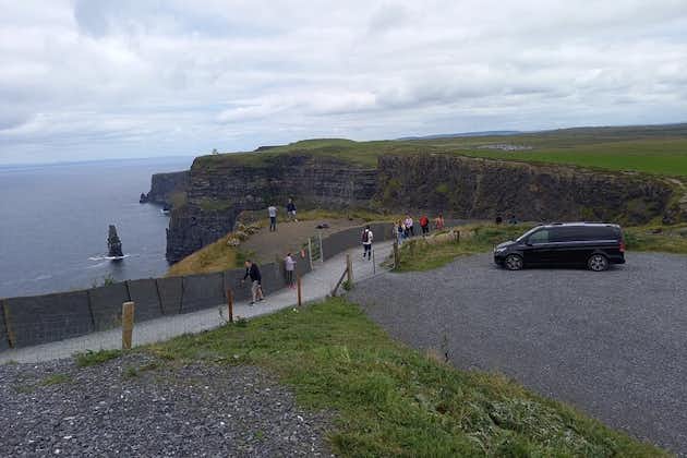Excursión privada con chófer a los acantilados de Moher y Wild Atlantic Way desde Galway