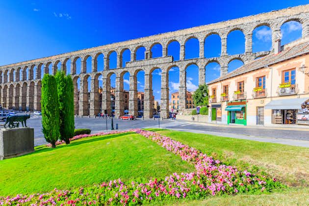 Photo of view at Plaza del Azoguejo and the ancient Roman aqueduct.