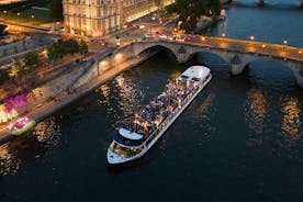 Paris Gourmet Dinner Seine River Cruise laulajan ja DJ-setin kanssa