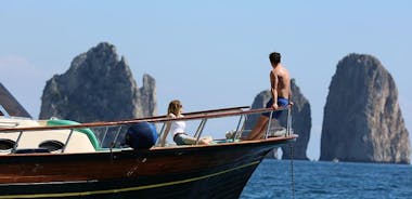 Li Galli-øerne og Capri lille gruppe bådtur fra Amalfi