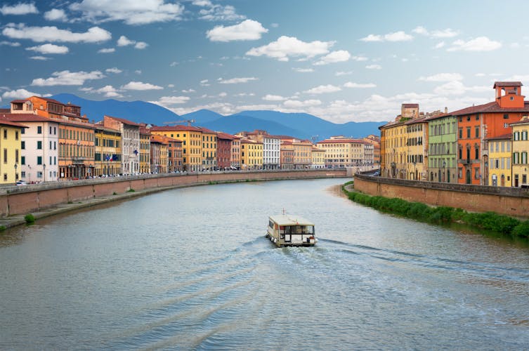 Photo of River Arno in Pisa Italy.