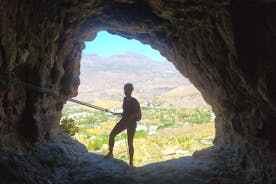 攀登 + 滑索 + 飞索攀岩 + 洞穴。大加那利岛的冒险路线
