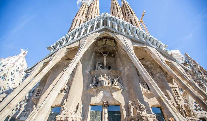 Accès prioritaire : visite de la Sagrada Familia à Barcelone, comprenant l'accès à la tour