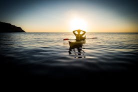 Esperienza di kayak in mare all'alba con colazione