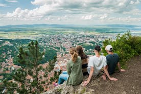 ハイク＆シティ プライベート ツアー - ブラショフの文化ツアーに続いてタンパ山をハイキング
