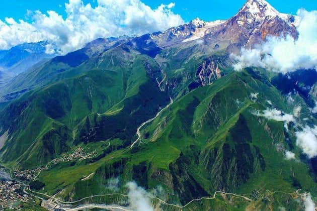 Viagem de um dia às montanhas Kazbegi e Gudauri