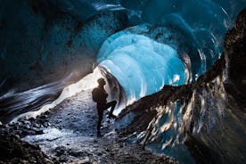 Skaftafell冰洞和冰川徒步旅行-特小团体