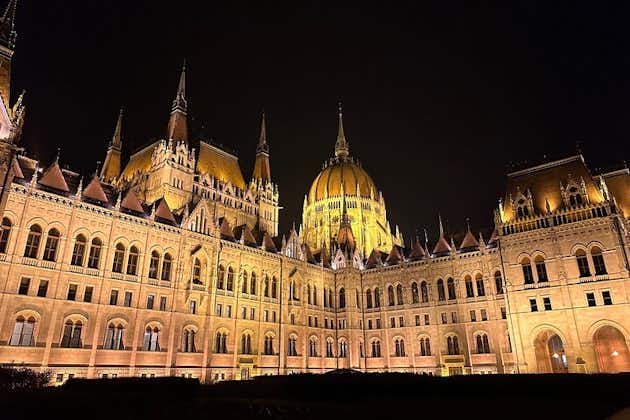 Las luces brillantes de Budapest: recorrido privado a pie con crucero en barco y bebida