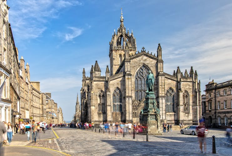 Photo of St Giles Cathedral in Edinburgh , Scotland.