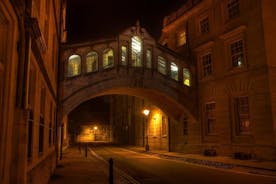 牛津私人酒吧和城市晚上徒步之旅