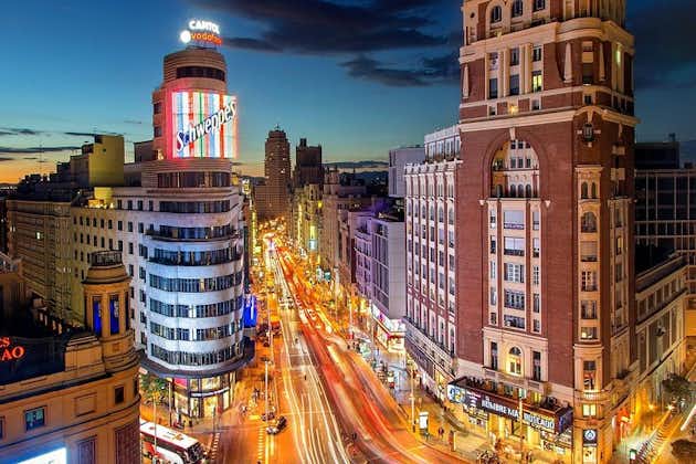 Recorrido nocturno, bebidas, tapas y experiencia de fiesta en Madrid