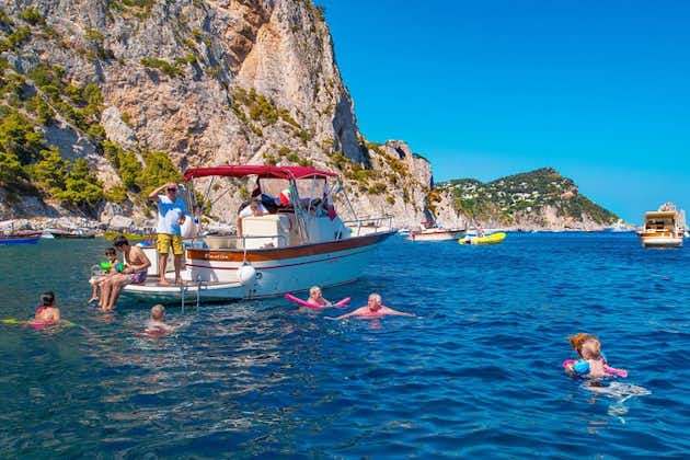 Excursion en bateau en petit groupe à Capri au départ de Sorrente