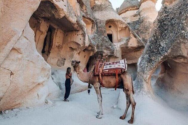 Viaggio di 2 giorni in Cappadocia con giro in mongolfiera e safari in cammello