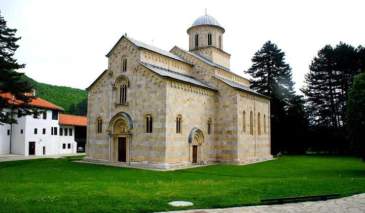 På veien til de tre vakreste klostrene i Kosovo