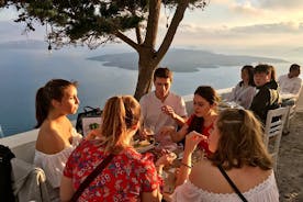 Tour a piedi al tramonto per piccoli gruppi o privato di Santorini con degustazioni e bevande