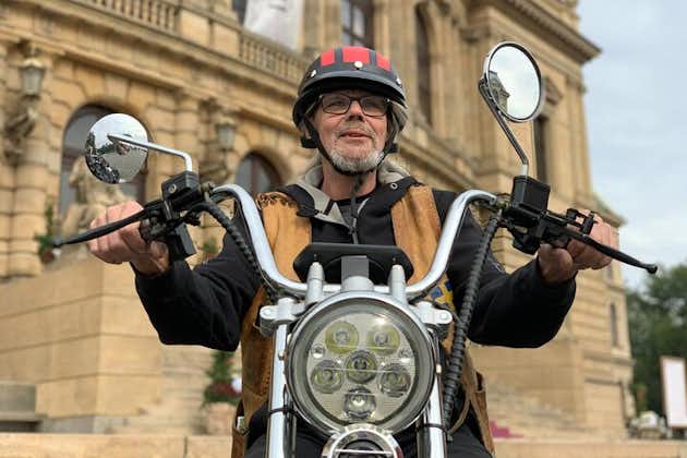 Excursão guiada ao vivo de trike elétrico e e-scooter de 120 minutos em Praga