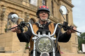 Visite guidée en direct de 120 minutes de Prague en trike et scooter électrique