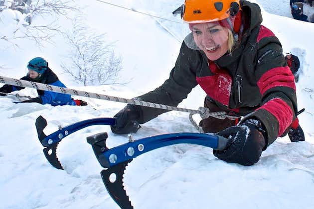Activité d'escalade sur glace guidée à Pyhä