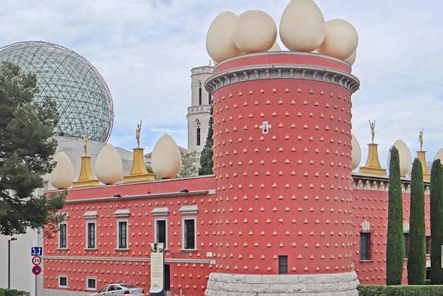 Private 6-Hour tour of Dali Museum in Figueras from Barcelona with Hotel pick up