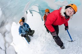 Experiencia de glaciar en un grupo pequeño del glaciar Solheimajokull