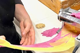 Clase de cocina de pasta colorida en Arezzo