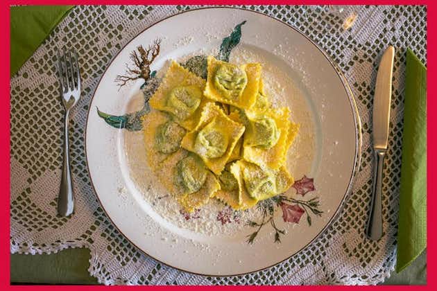 Experiencia gastronómica en la casa de un local en Parma con show cooking