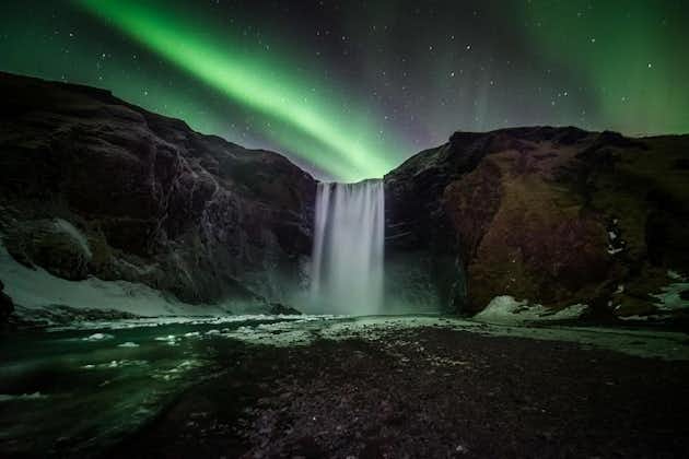 Tour fotografico per piccoli gruppi dell'aurora boreale da Reykjavik