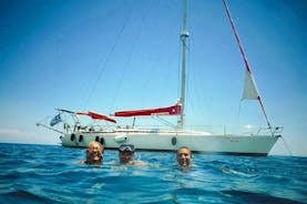 Croisière d'une journée en yacht à voile vers les plus belles baies ou Rhodes (petit groupe)